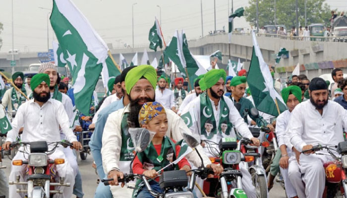 512065_1567773_indpendence-day-rallies_akhbar.jpg