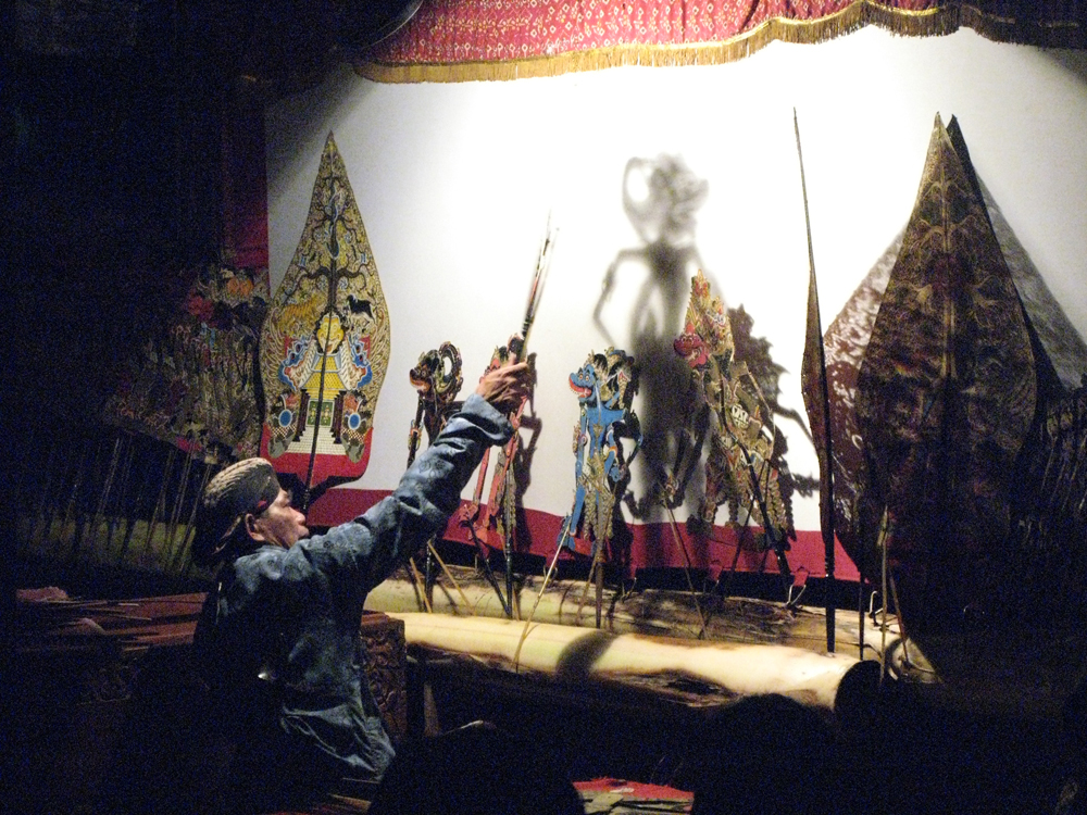 Wayang_Kulit_Indonesia%2C_Yogyakarta.jpg