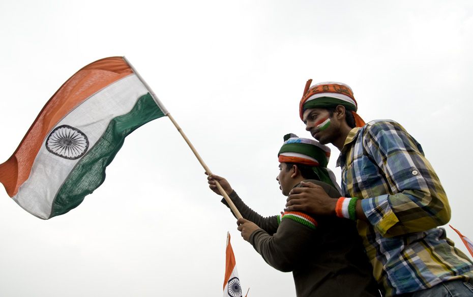 youth_with_tiranga_20110830115319_930x584.jpg