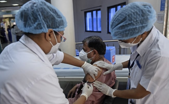 fe4s4ijg_gujarat-vaccination-afp_625x300_17_January_21.jpg