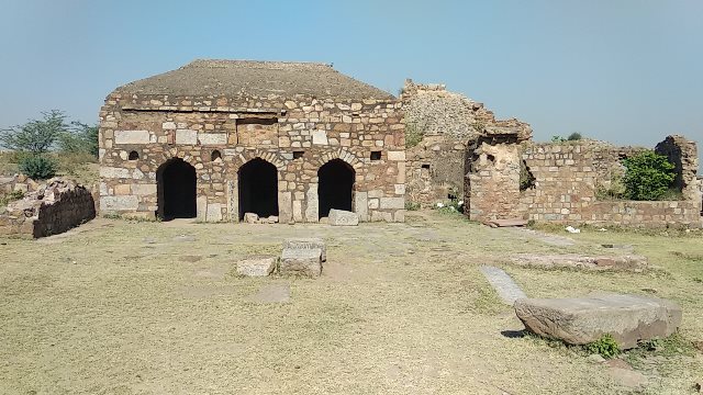 Tughlaqabad-Fort-Mosque.jpg