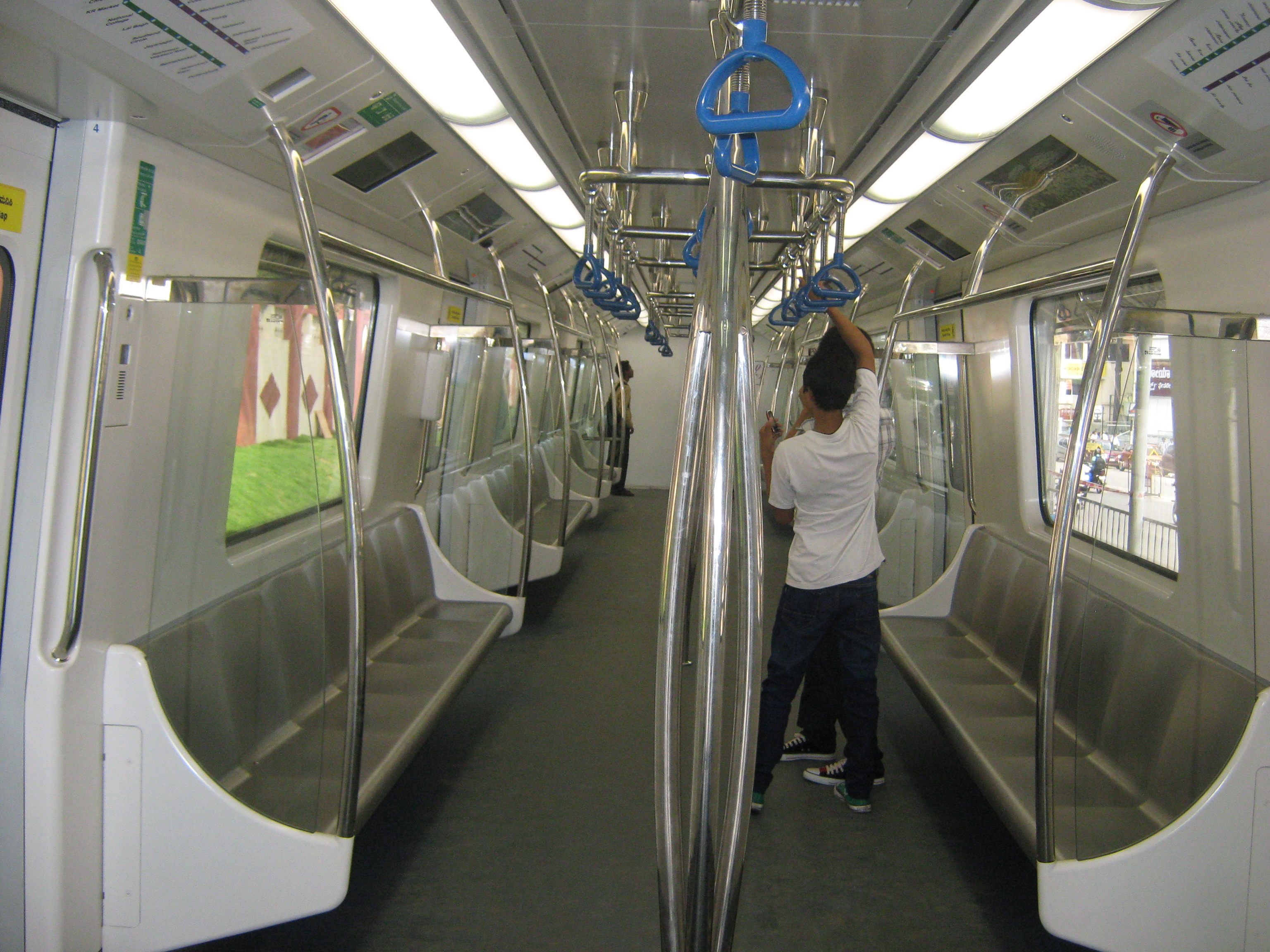 Bangaloremetro_interior.jpg