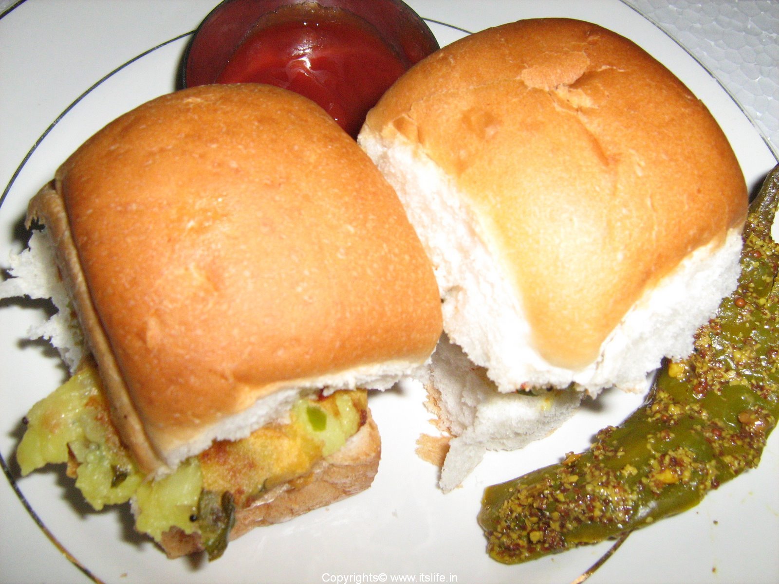 recipe-snacks-vada-pav2.jpg