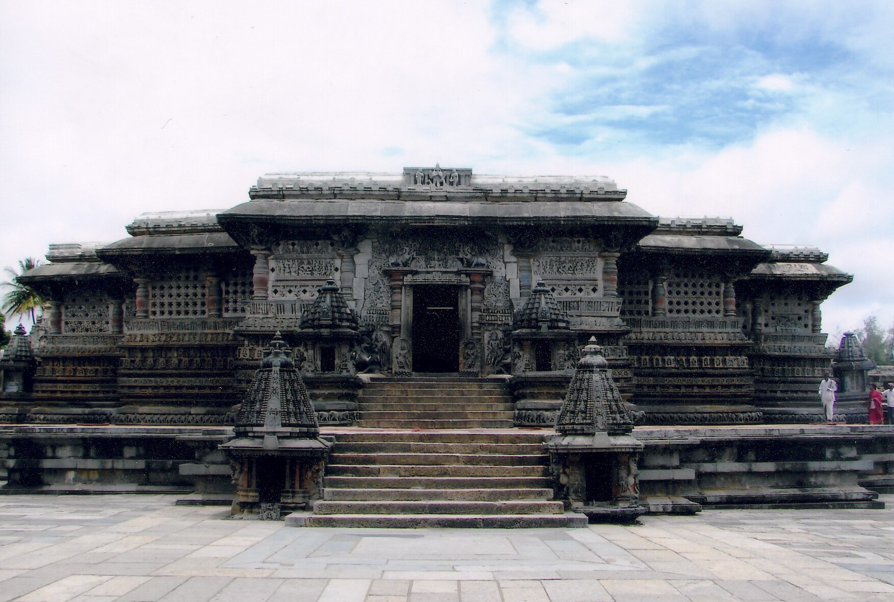 Chennakeshava_Temple_at_Belur.jpg