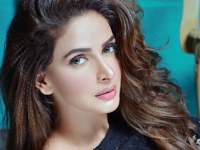 photo instagram saba qamar