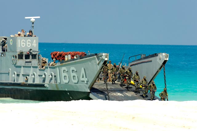 US_Army_52876_Bright_Star_09_Amphibious_Exercise.jpg