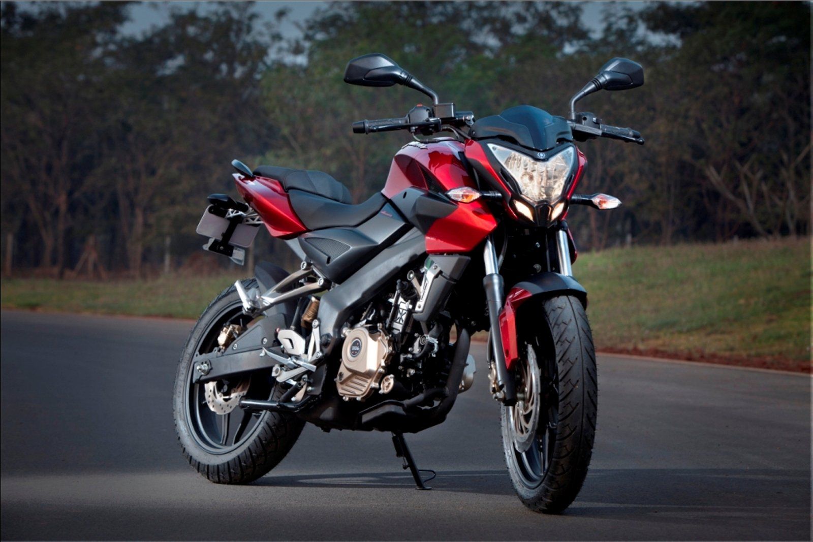 2012-bajaj-pulsar-200-ns-8_1600x0w.jpg