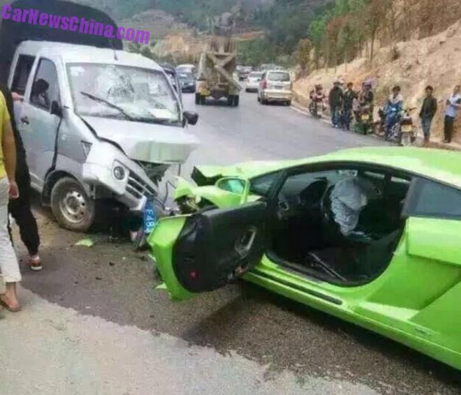 lambo-crash-china-galvan-2-660x566.jpg