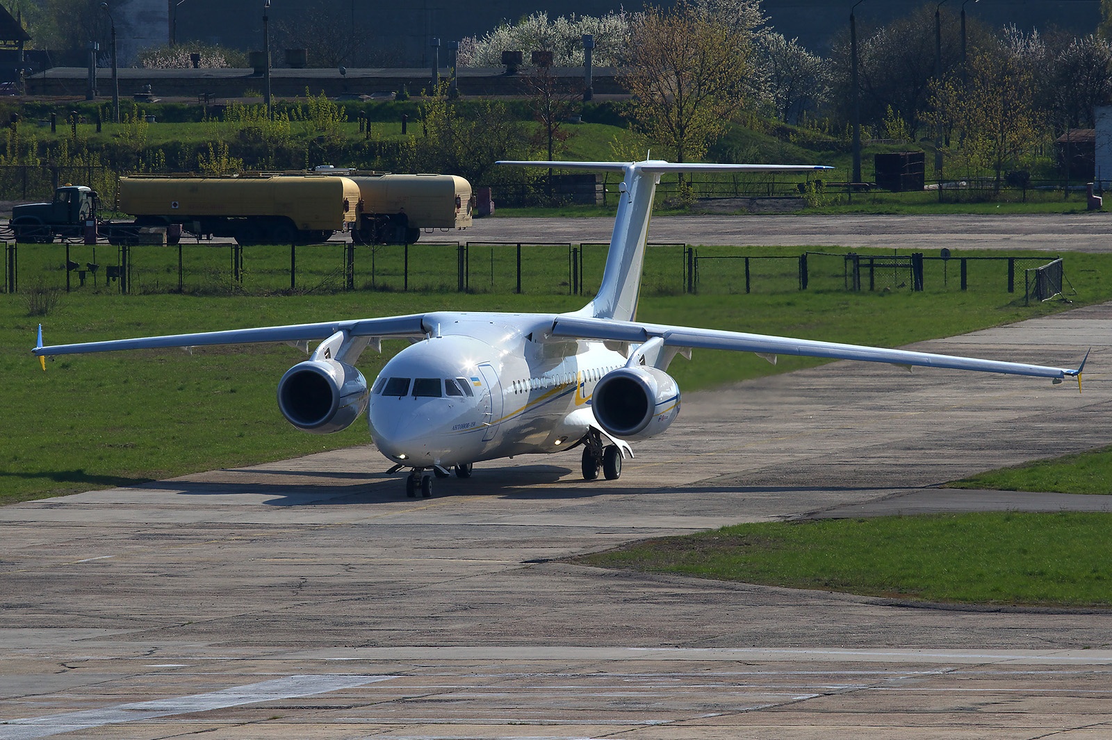 antonov_an158.jpg