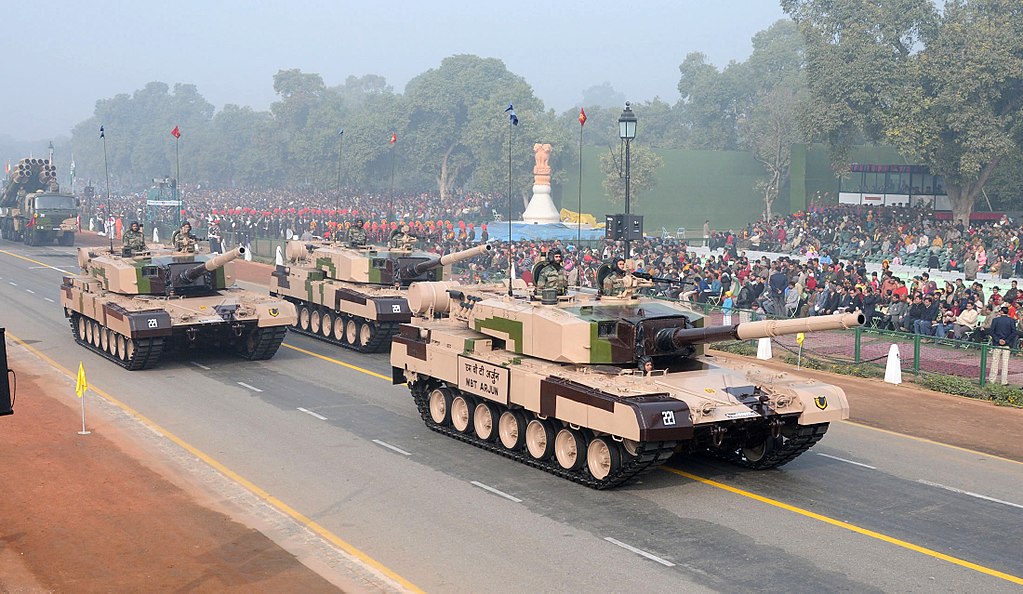 1024px-Arjun_MKI_Rajpath.jpg