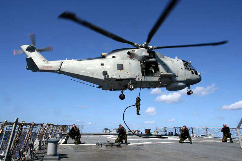 EH101_Merlin_HMS_Monmouth_2007.jpg