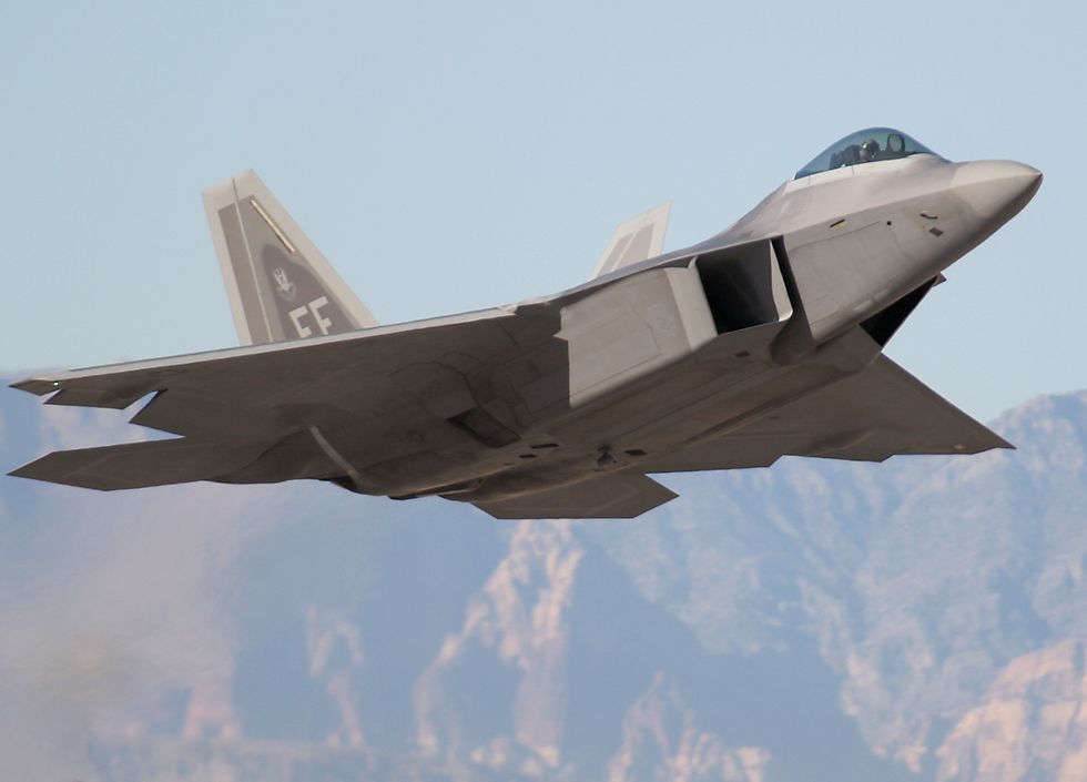 F22TakeoffWithMountain.jpg