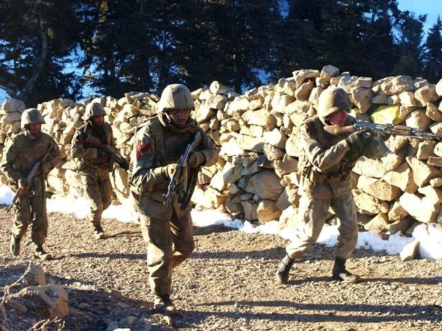 204502-Pakistanarmy-1310032426-747-640x480.jpg