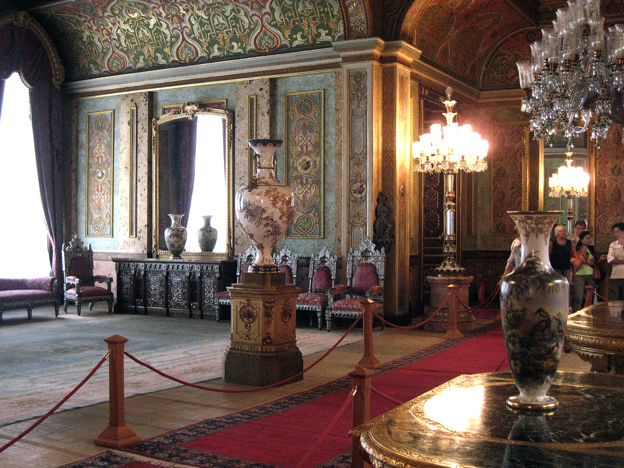 Beylerbeyi-palace-interior.jpg