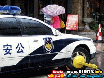 POLICE-CAR-CLAMPED-2.jpg