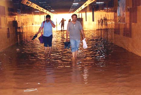 metro-bus-water.jpg