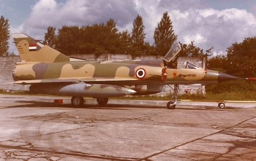 Egyptian_Mirage_5SDE_basis_of_Cairo.jpg