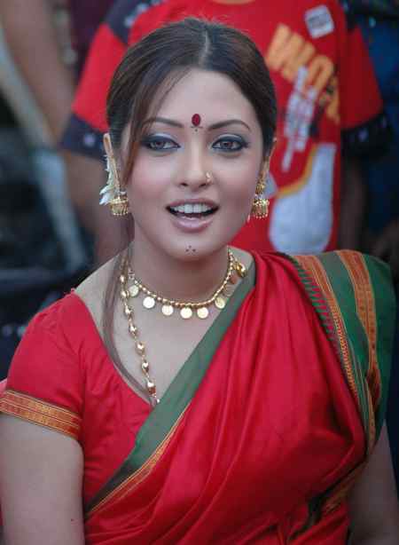 riya+sen+hot+in+saree_2.jpg