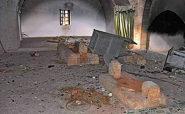 Grave-of-Umar-bin-Abdul-Aziz-destruction.jpg