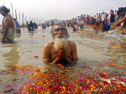 praying-in-the-ganges.jpg