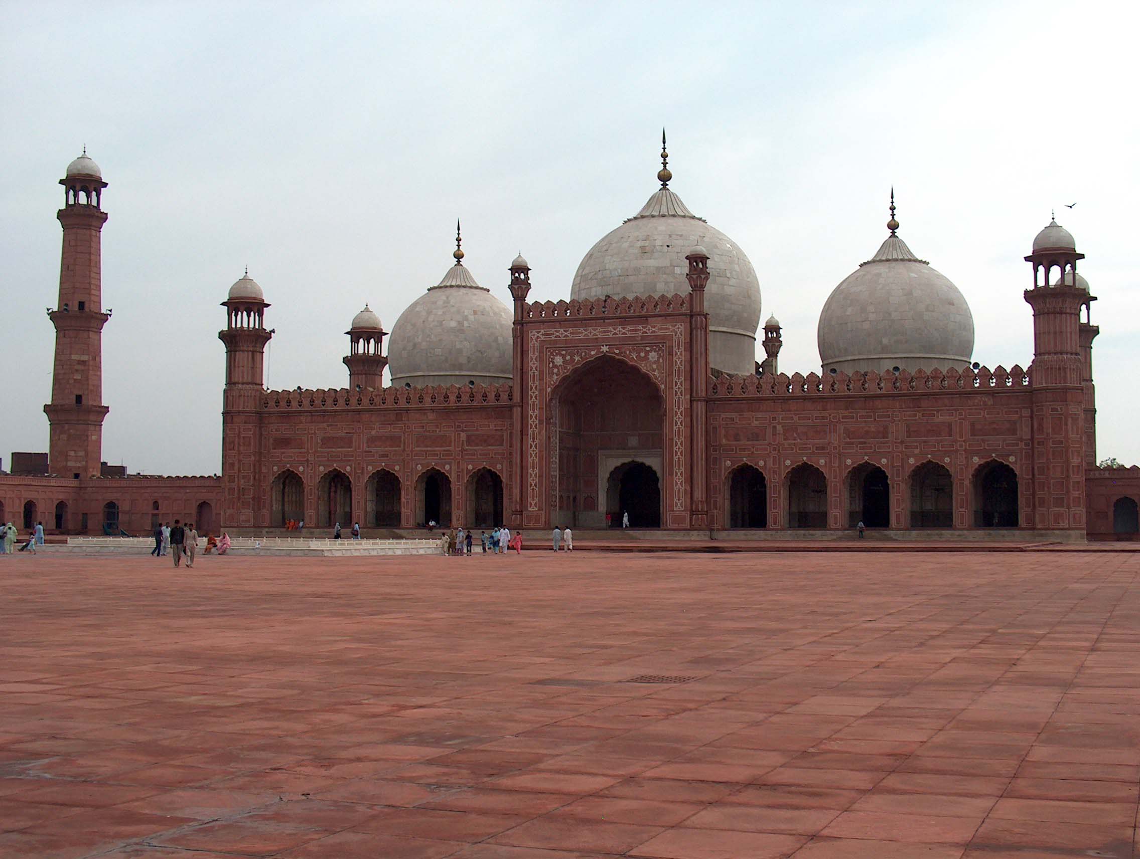 Badshahi_Mosque_July_1_2005_pic32_by_Ali_Imran.jpg