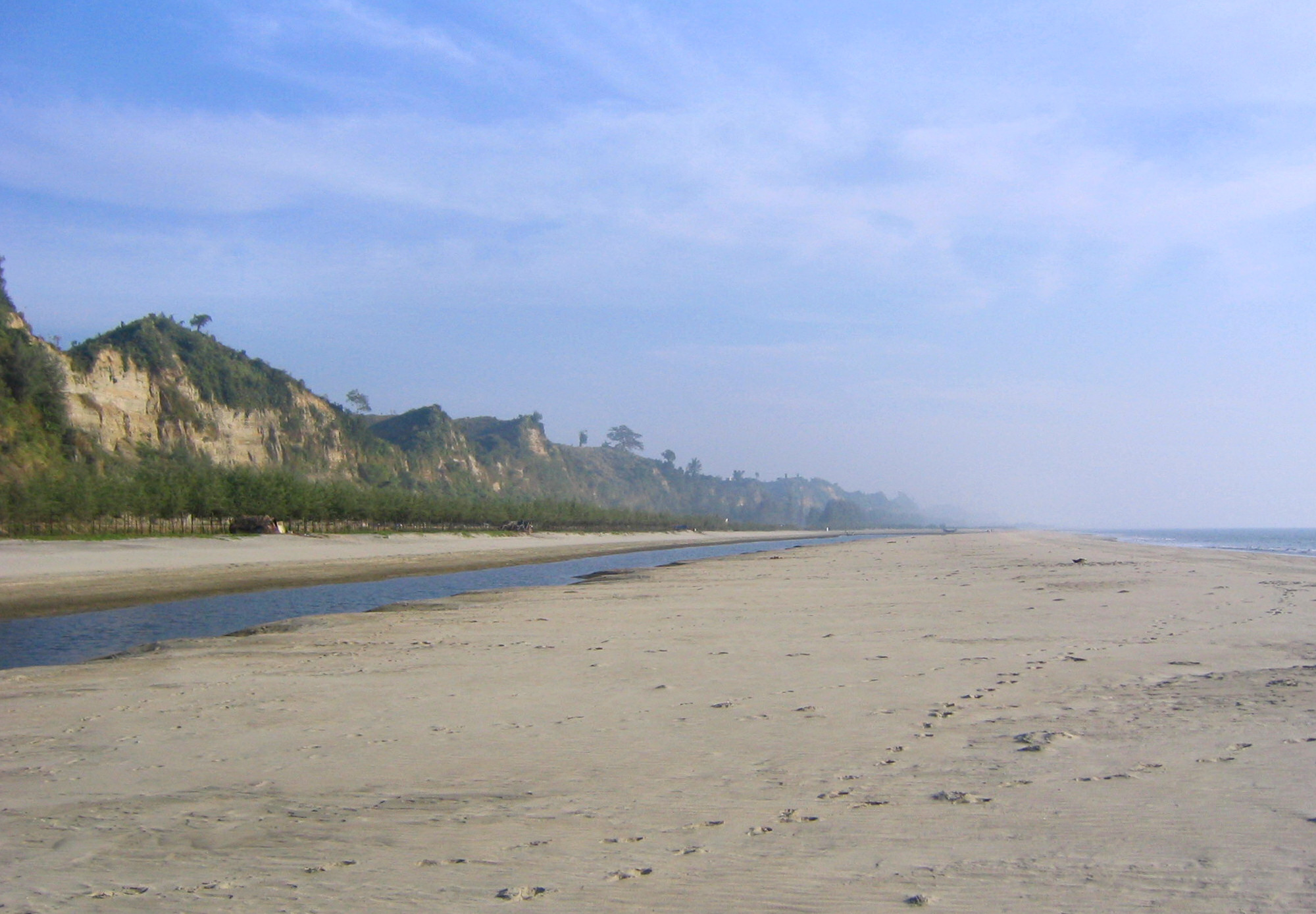 Cox's_Bazar_empty_beach.jpg