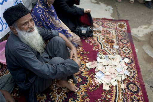 Edhi+on+sidewalk+AP+Anjum+Naveed.jpg