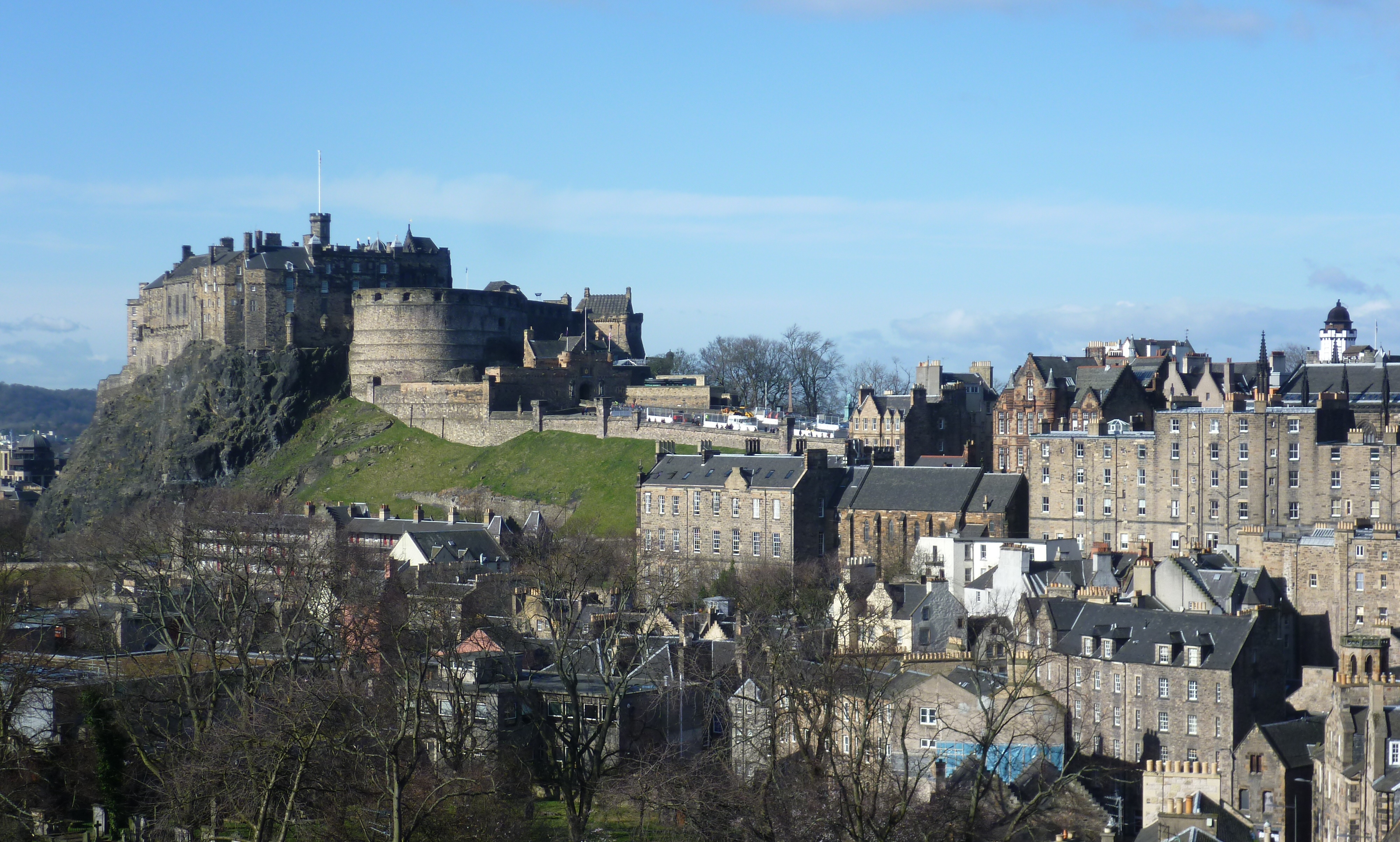 Edinburgh_Castle_from_the_south_east.JPG