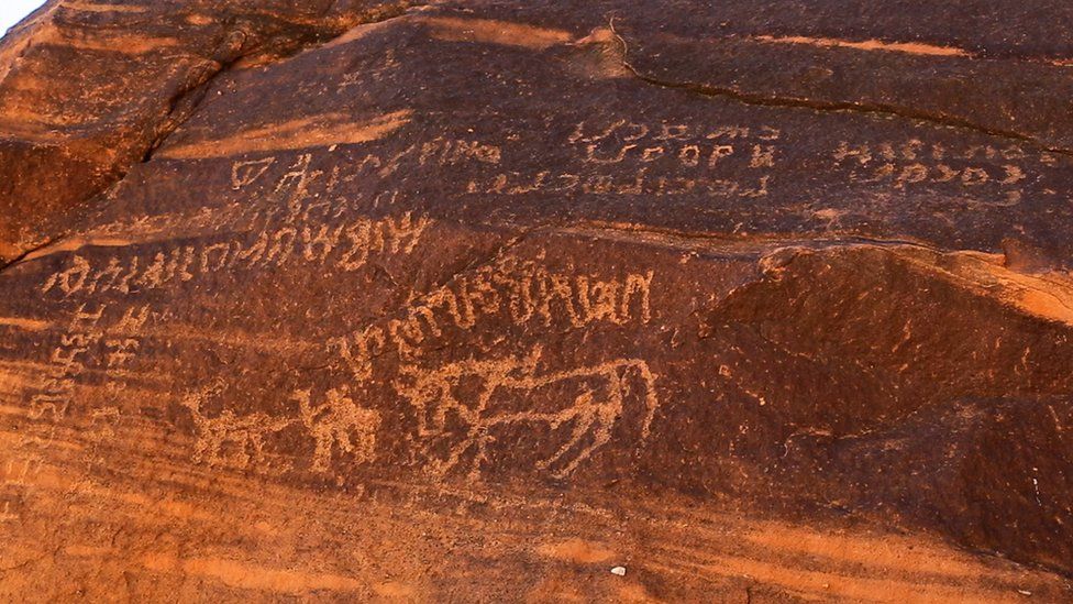 _109049554_ksaalulapetroglyphsc.richardduebel.jpg