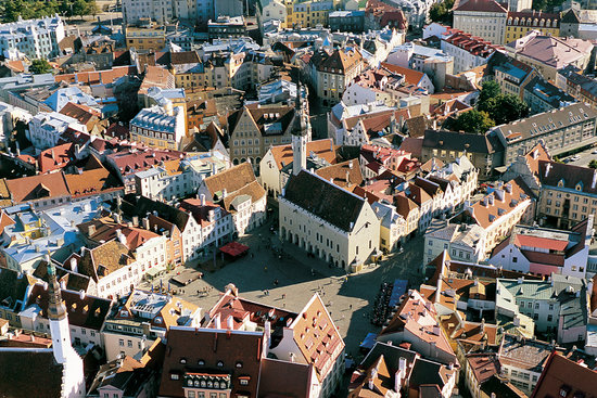 tallinn-town-hall-square.jpg