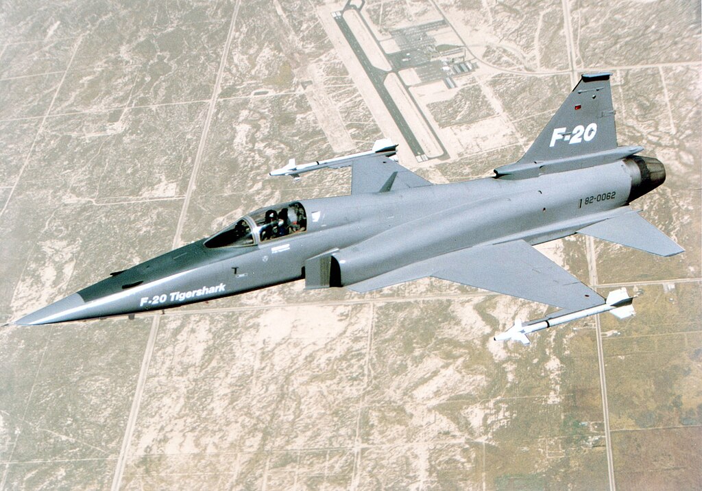 1024px-F-20_flying.jpg