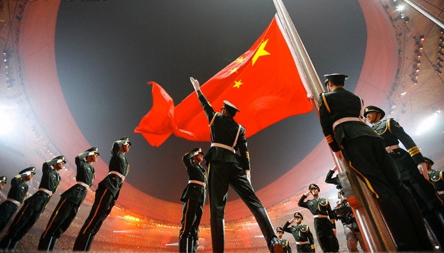 chinese-soldiers-raising-flag-ceremony.jpg