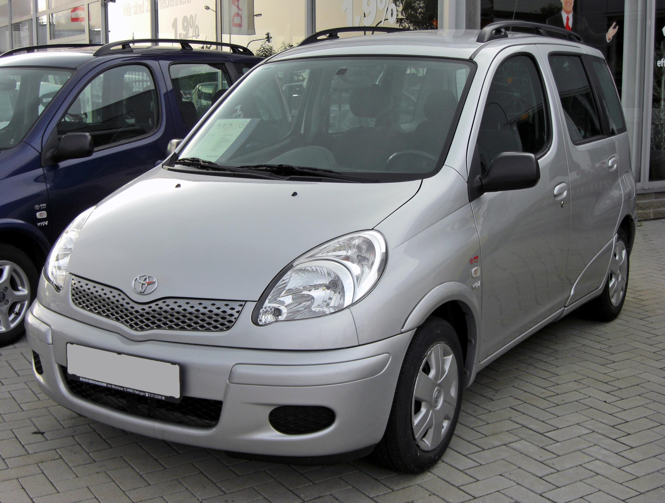 Toyota_Yaris_Verso_Facelift_20090621_front.JPG