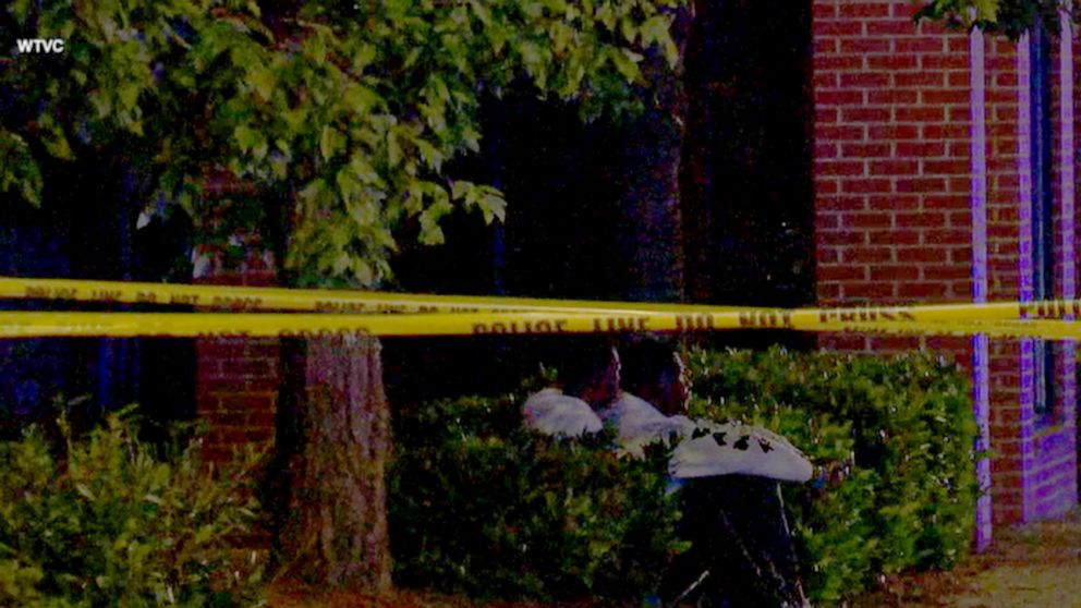 PHOTO: Police respond to the scene of a shooting incident in downtown Chattanooga, Tenn., May 28, 2022.