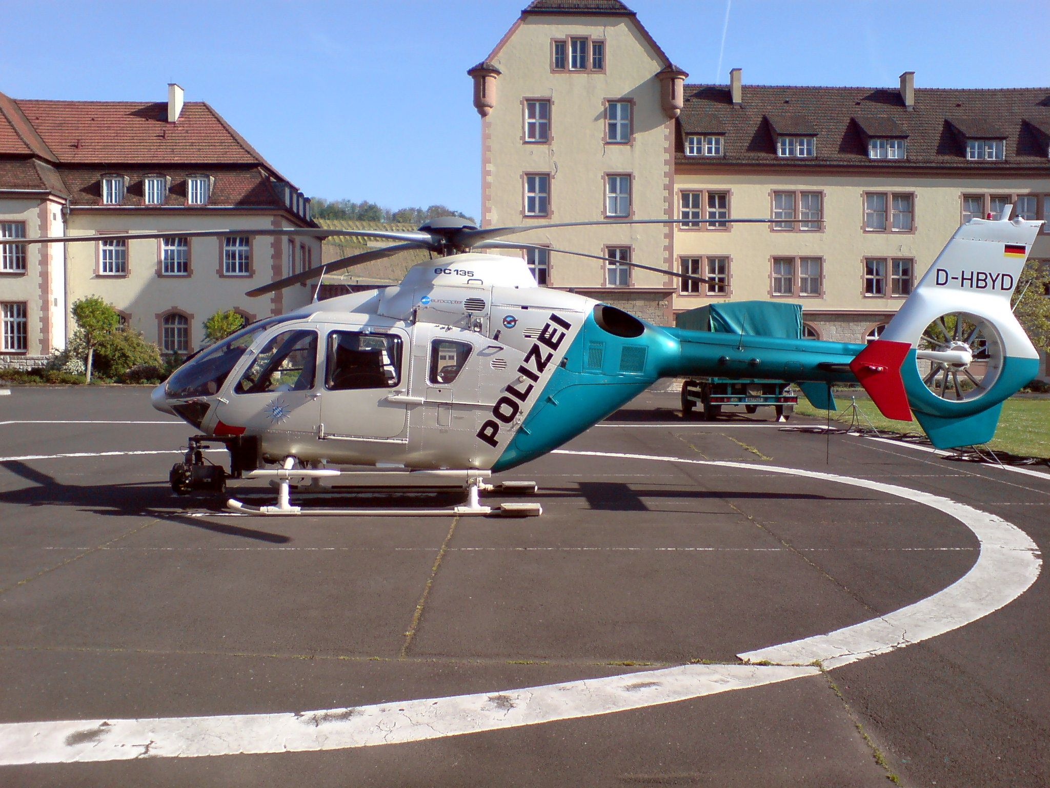 Bayerische_Polizei_-_Helikopter_5.jpg