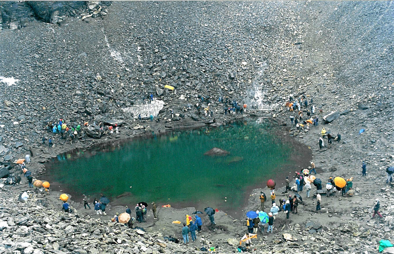 Roopkundlake5029m.jpg