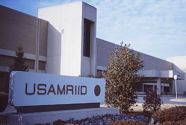 610px-USAMRIID3.jpg