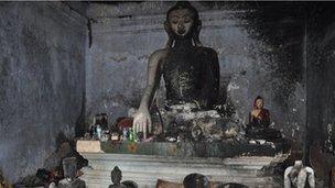 _65471077_buddhistviolence4.jpg