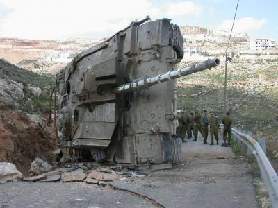 normal_2006-08Merkavadestroyed.jpg