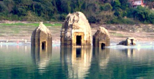 submerged-old-Bilaspur-temple.jpg