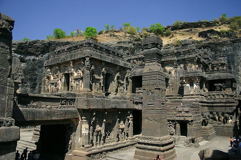 800px-Ellora_cave16_003.jpg