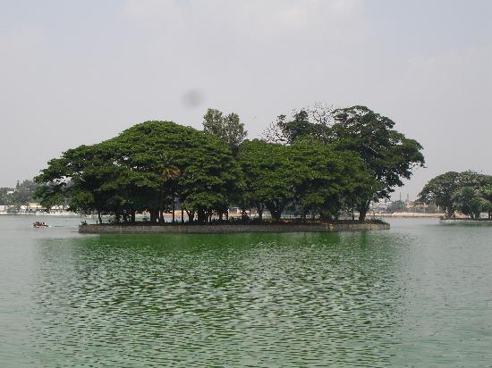 ulsoor-lake-10-mins-walk.jpg