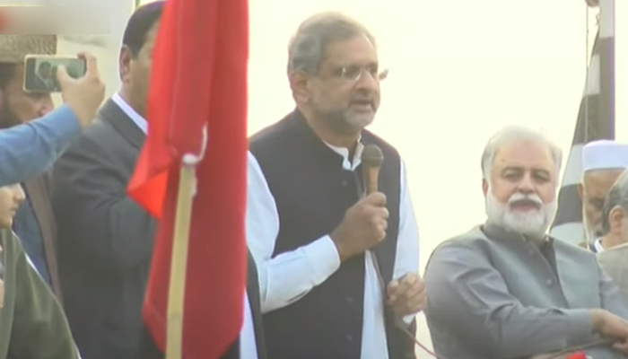 PML-N leader and former prime minister Shahid Khaqan Abbasi addressing a PDM protest in Peshawar on November 20, 2021. — YouTube/HumNewsLive