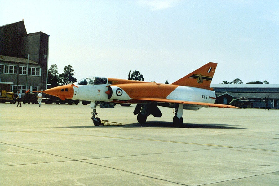 a4198010-171-RAAF%20Mirage%20111E%20A3-2%2019881014.jpg