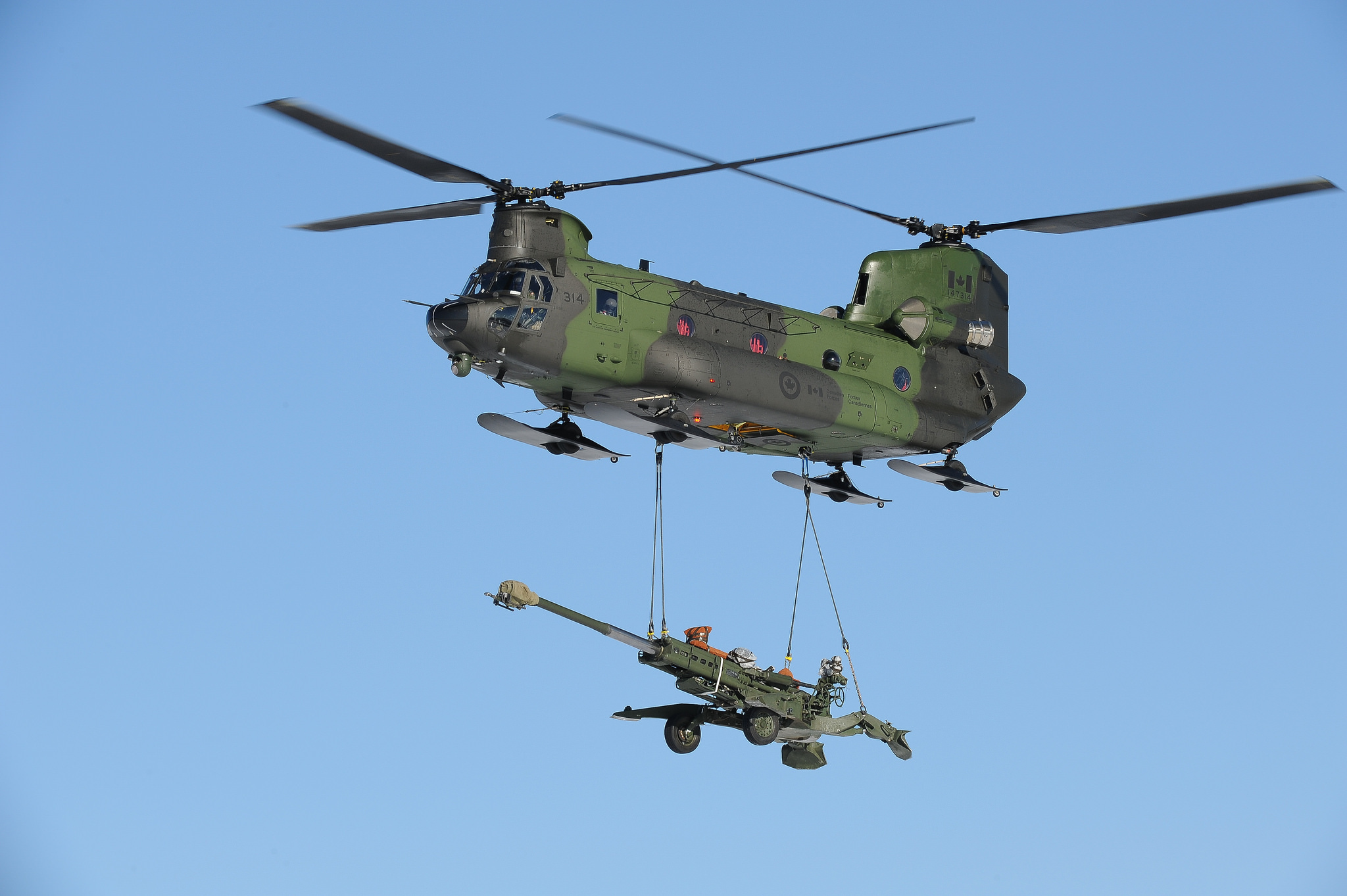 ch-47-chinook-voenno-2752.jpg