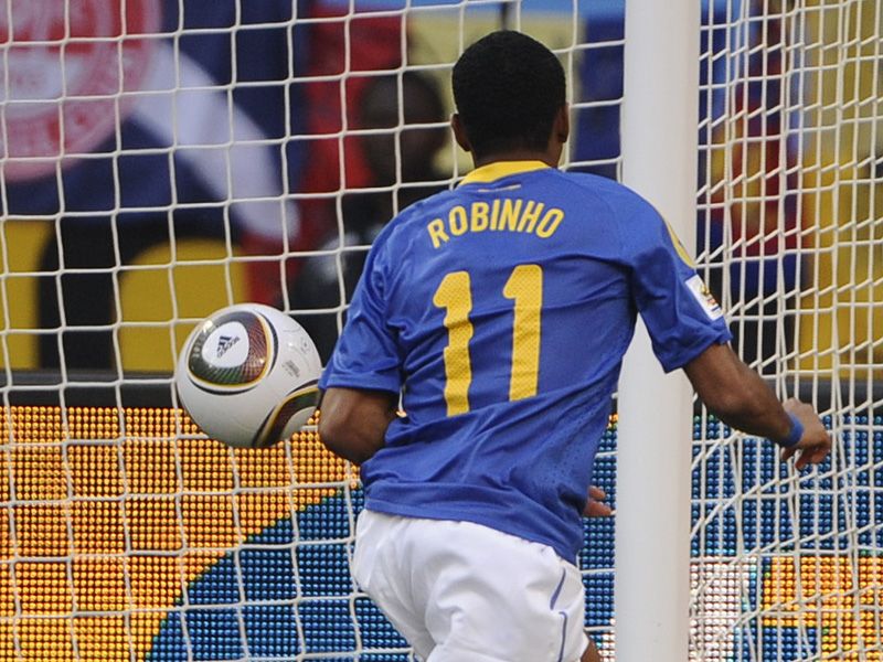 Robinho-Holland-Brazil-World-Cup-2010-Quarter_2473273.jpg