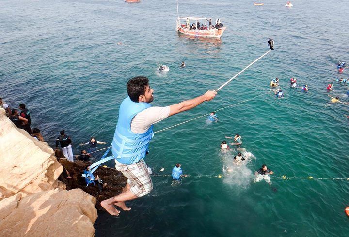 Cliff-Jumpin-Charna-Island-Karachi.jpg