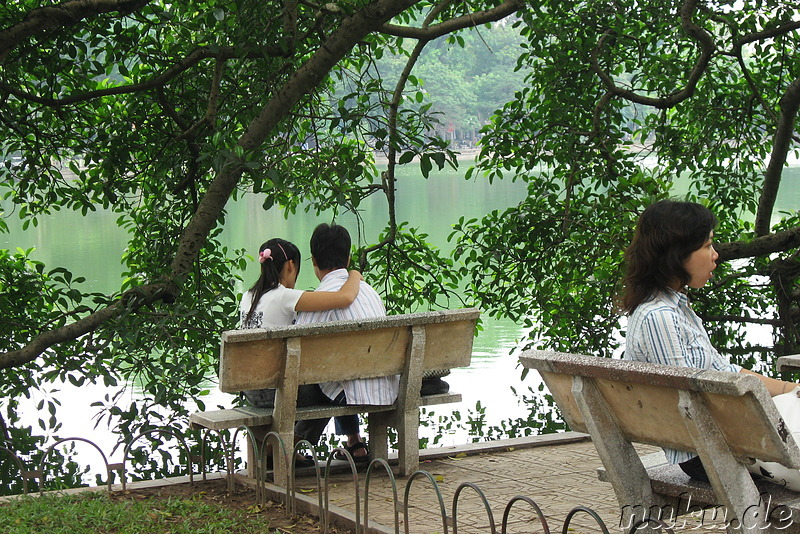 am-hoan-kiem-lake-in-hanoi-2739-800.jpg