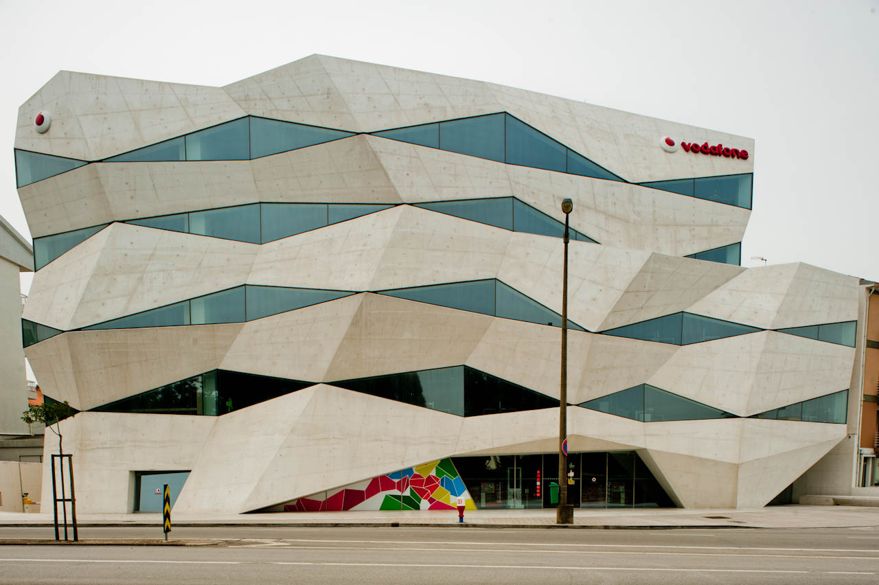 Vodafone_Headquarters_Building_Oporto._(6086087563).jpg