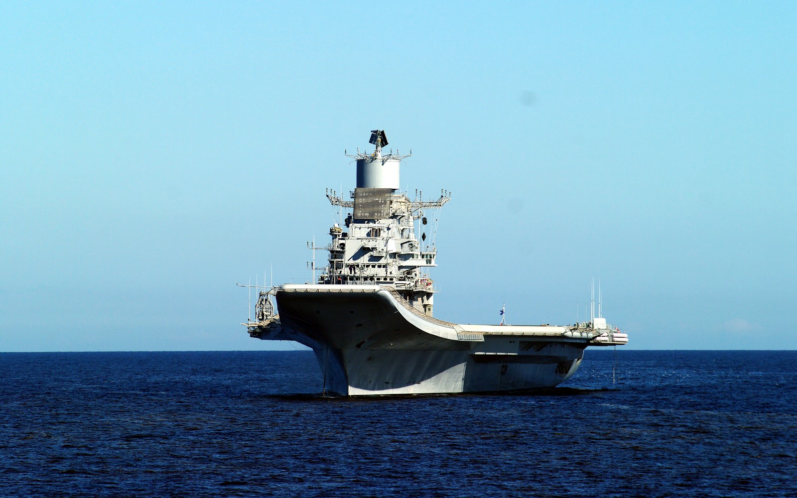 VIKRAMADITYA+AT+ANCHOR+IN+THE+WHITE+SEA.jpg